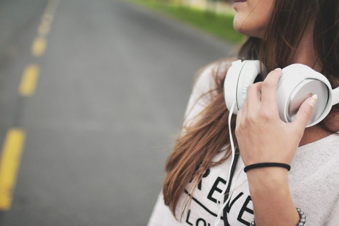 A girl is taking a morning walk and listening to songs through music streaming apps.