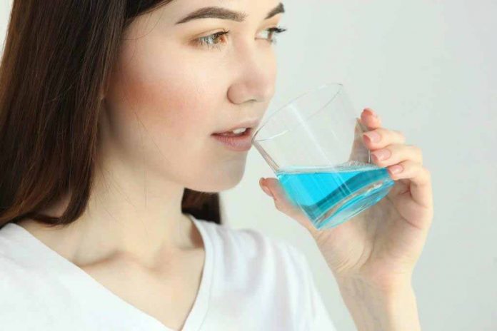 Best Mouthwashes: young girl uses mouthwash